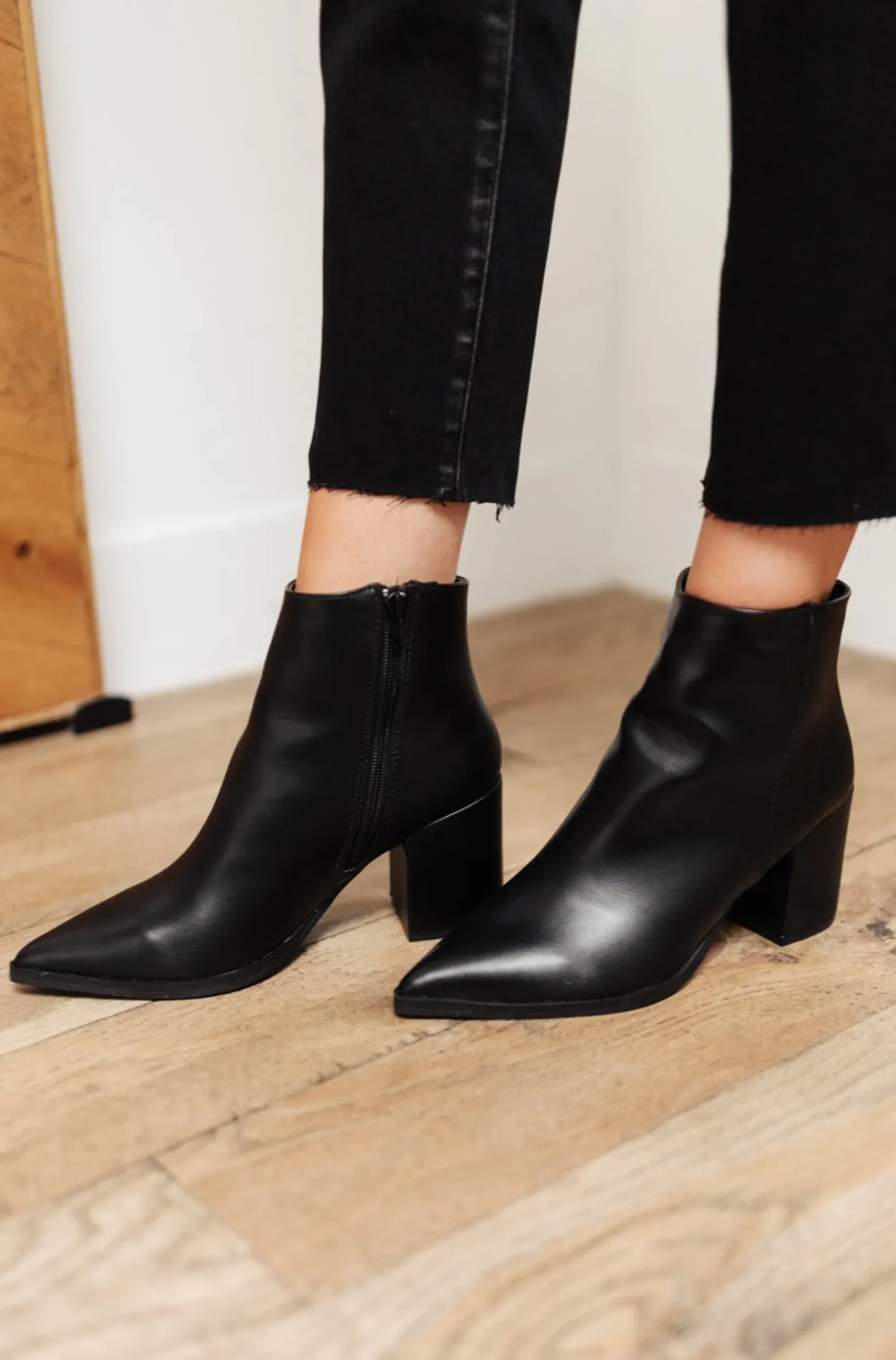 Amari Ankle Boots In Black