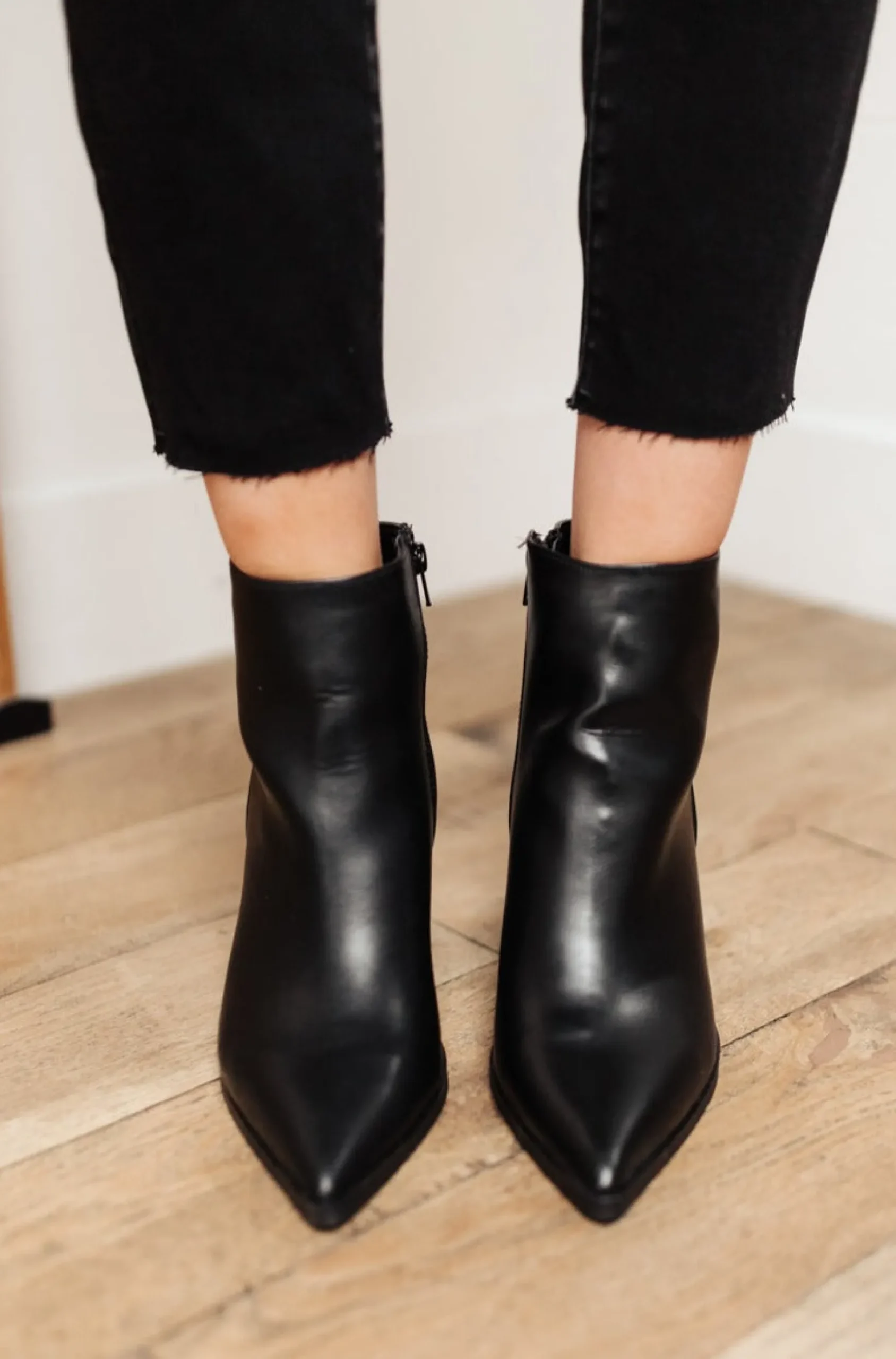Amari Ankle Boots In Black