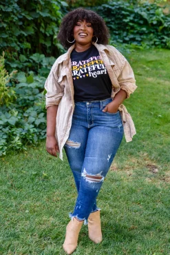 Grateful Heart Graphic T-Shirt In Black (Ships in 1-2 Weeks)