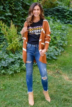 Grateful Heart Graphic T-Shirt In Black (Ships in 1-2 Weeks)