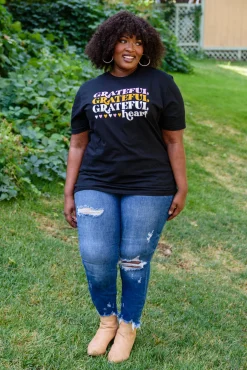 Grateful Heart Graphic T-Shirt In Black (Ships in 1-2 Weeks)
