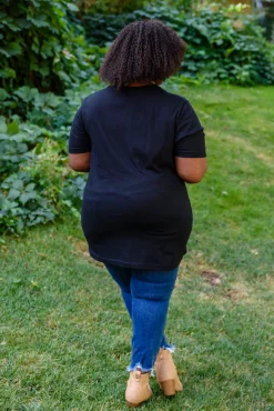 Grateful Heart Graphic T-Shirt In Black (Ships in 1-2 Weeks)