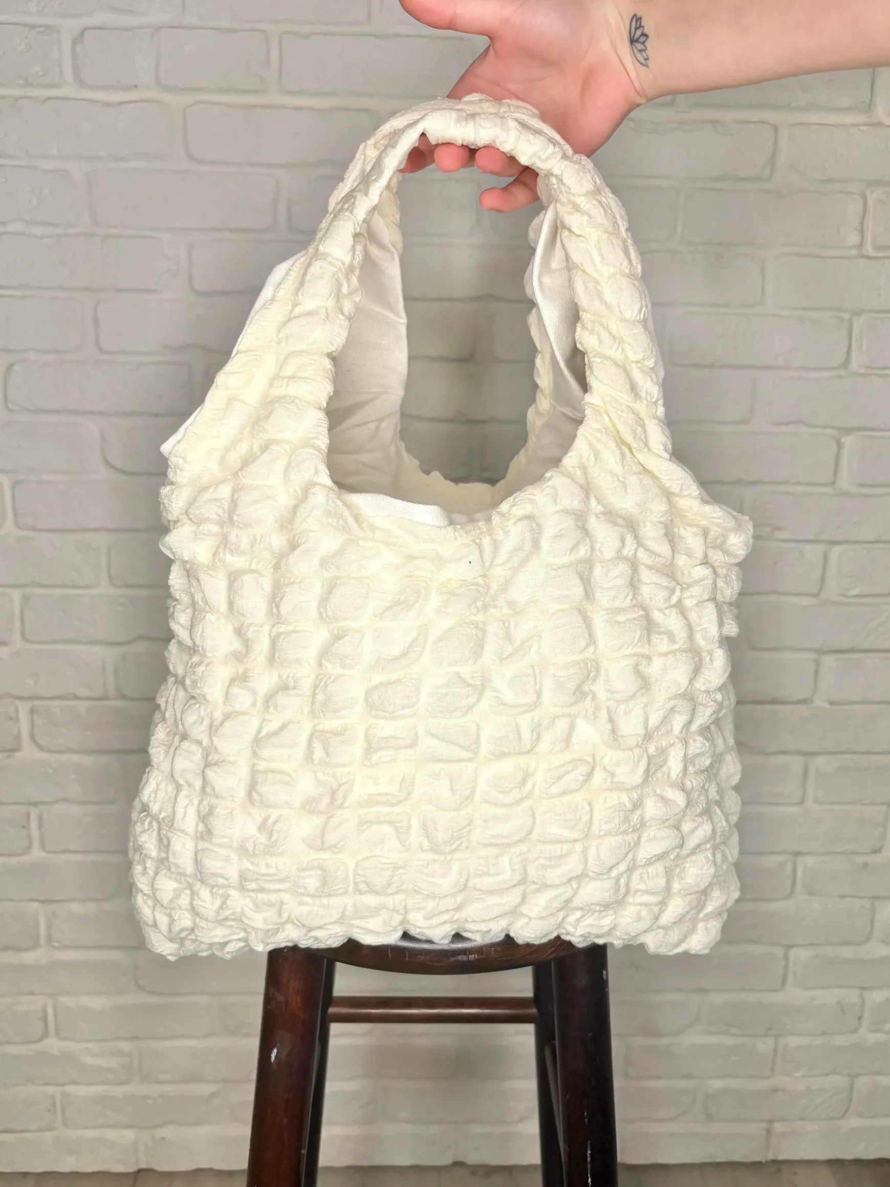 Day Out Cloud Tote Bag In Cream - 3/24
