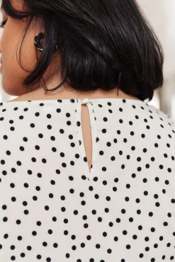 Dreamy Look Top In White