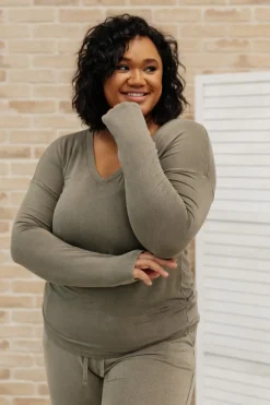 Essential Lounge Top in Mineral Wash Olive