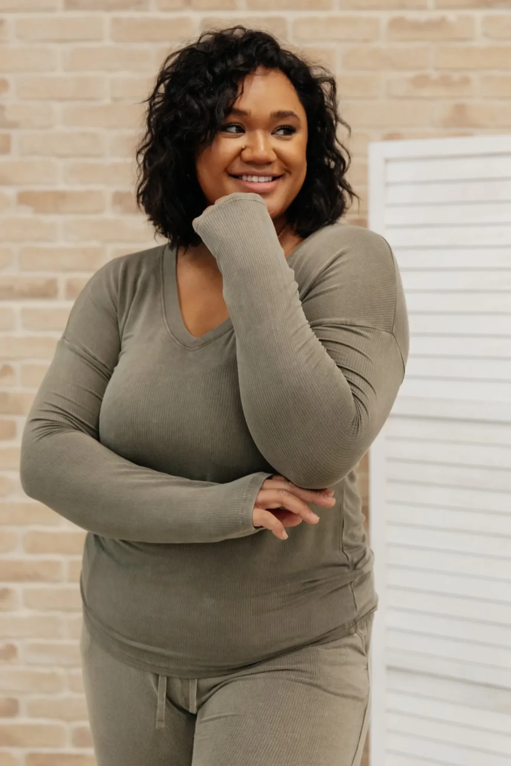 Essential Lounge Top in Mineral Wash Olive