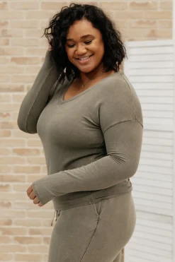 Essential Lounge Top in Mineral Wash Olive