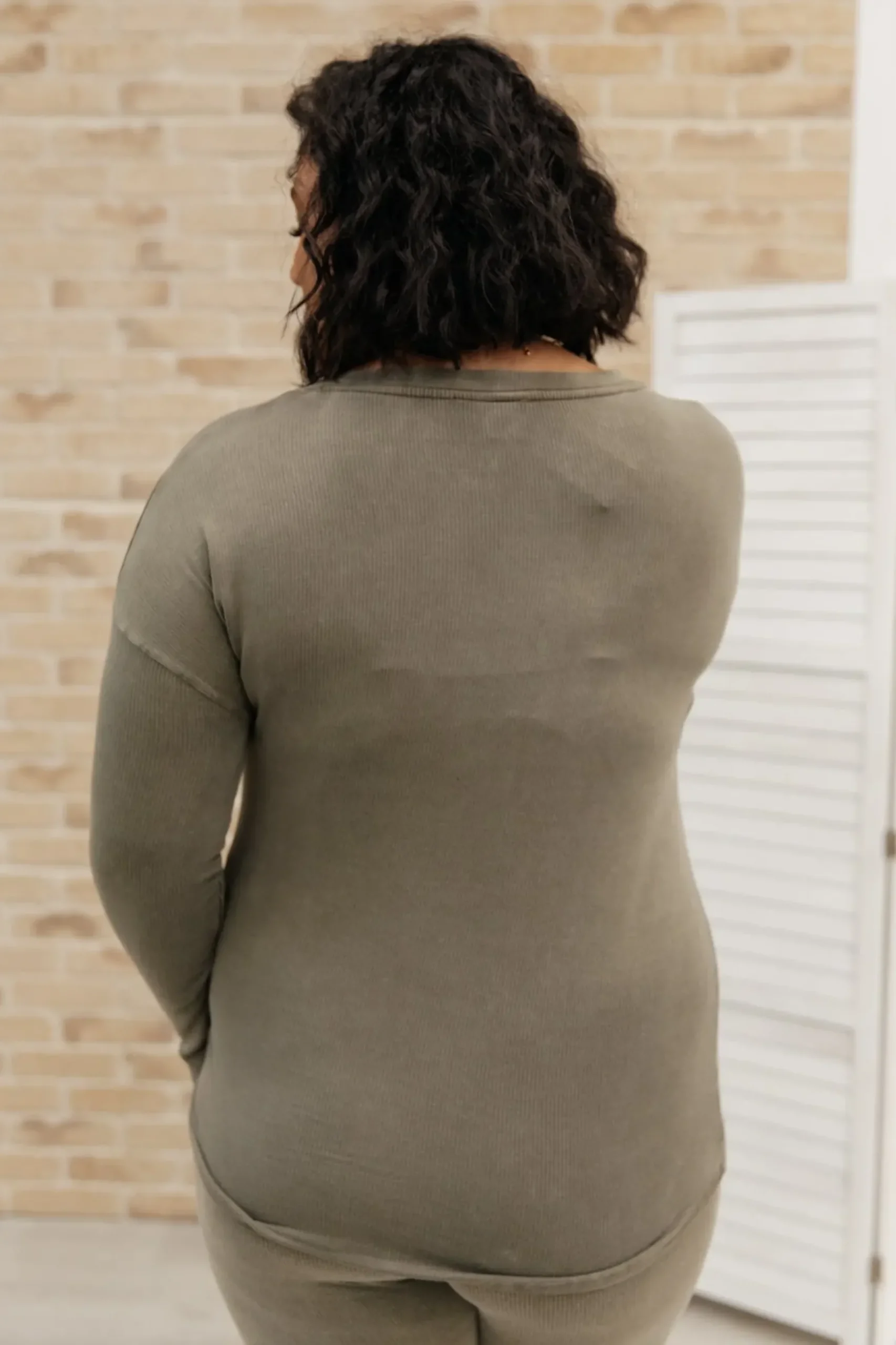 Essential Lounge Top in Mineral Wash Olive