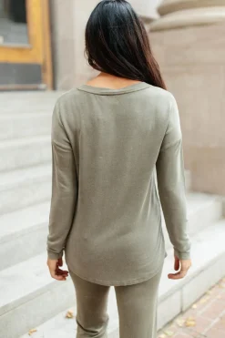 Essential Lounge Top in Mineral Wash Olive