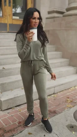 Essential Lounge Top in Mineral Wash Olive