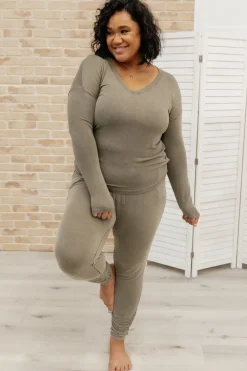 Essential Lounge Top in Mineral Wash Olive