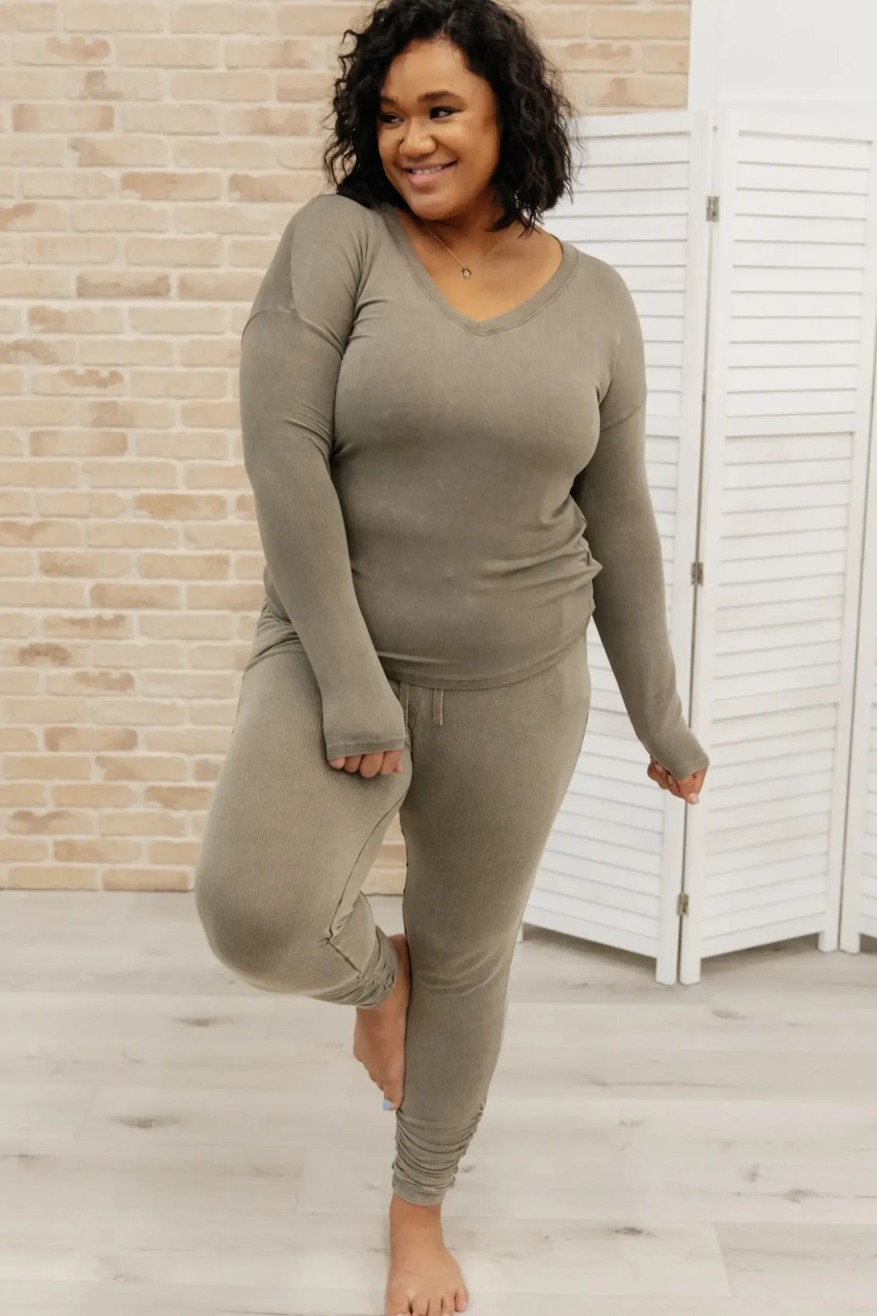 Essential Lounge Top in Mineral Wash Olive