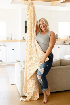 Everett Blanket Single Cuddle Size in Yellow