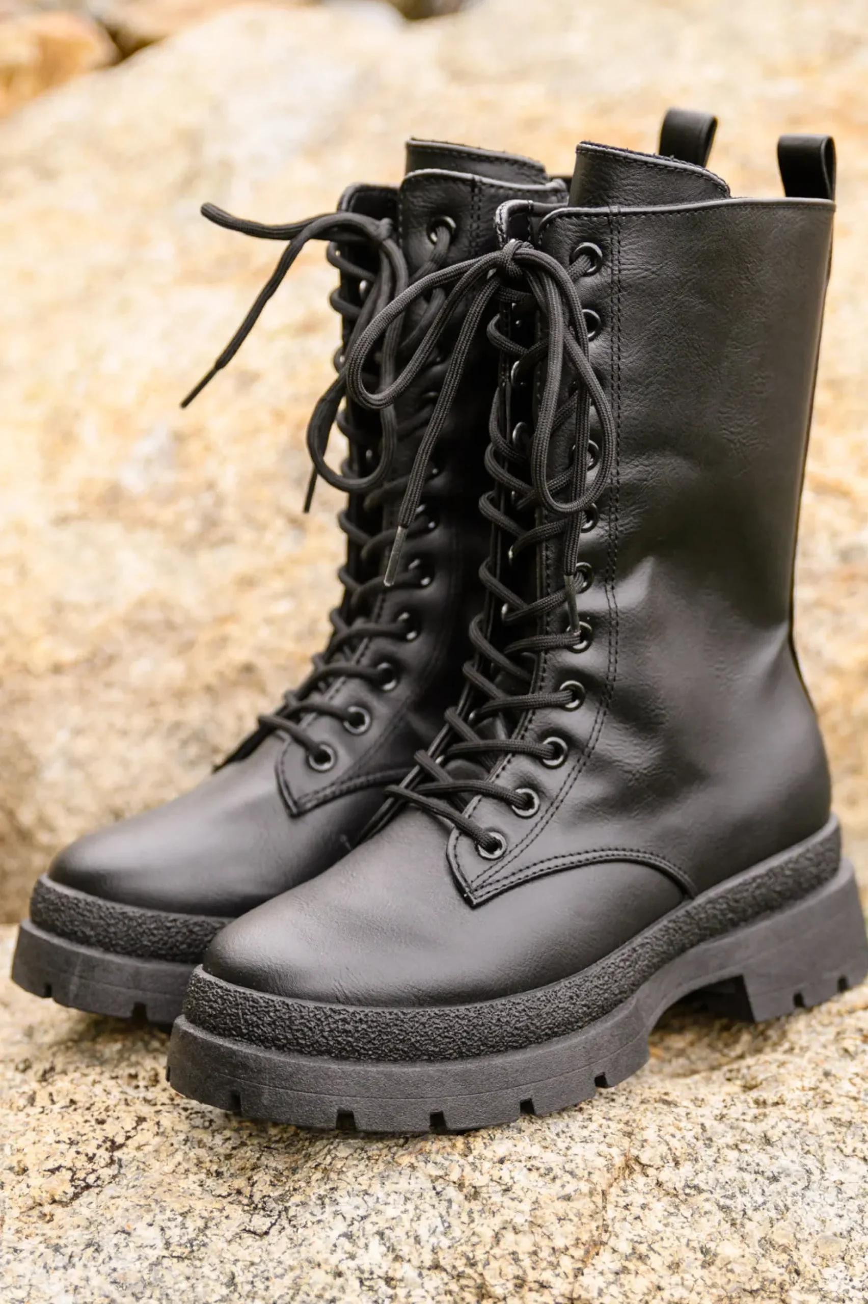 Fresh Feels Combat Boots In Black