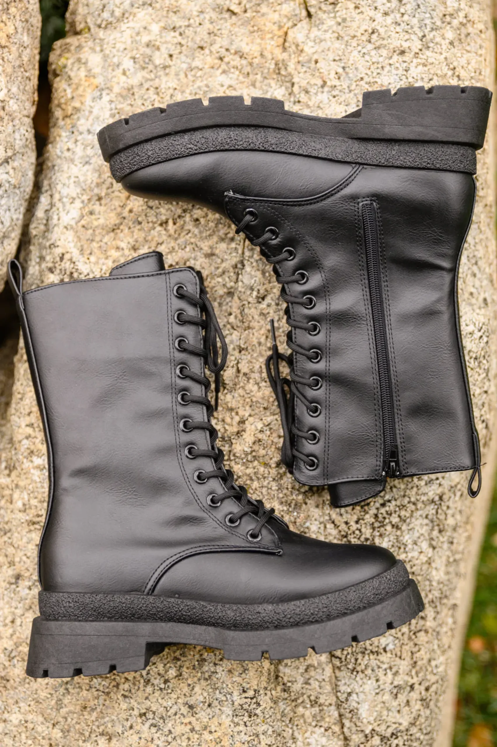 Fresh Feels Combat Boots In Black