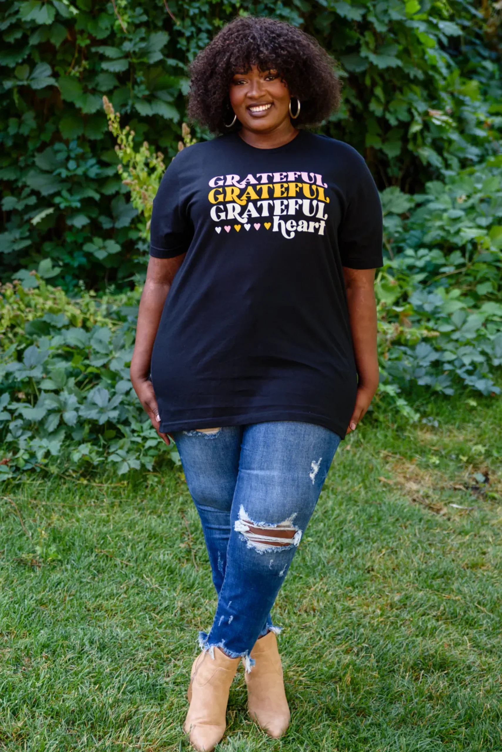 Grateful Heart Graphic T-Shirt In Black (Ships in 1-2 Weeks)
