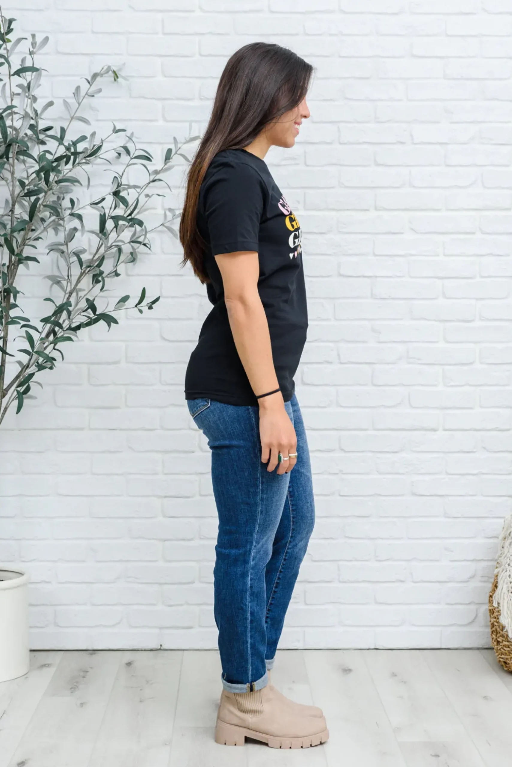 Grateful Heart Graphic T-Shirt In Black (Ships in 1-2 Weeks)