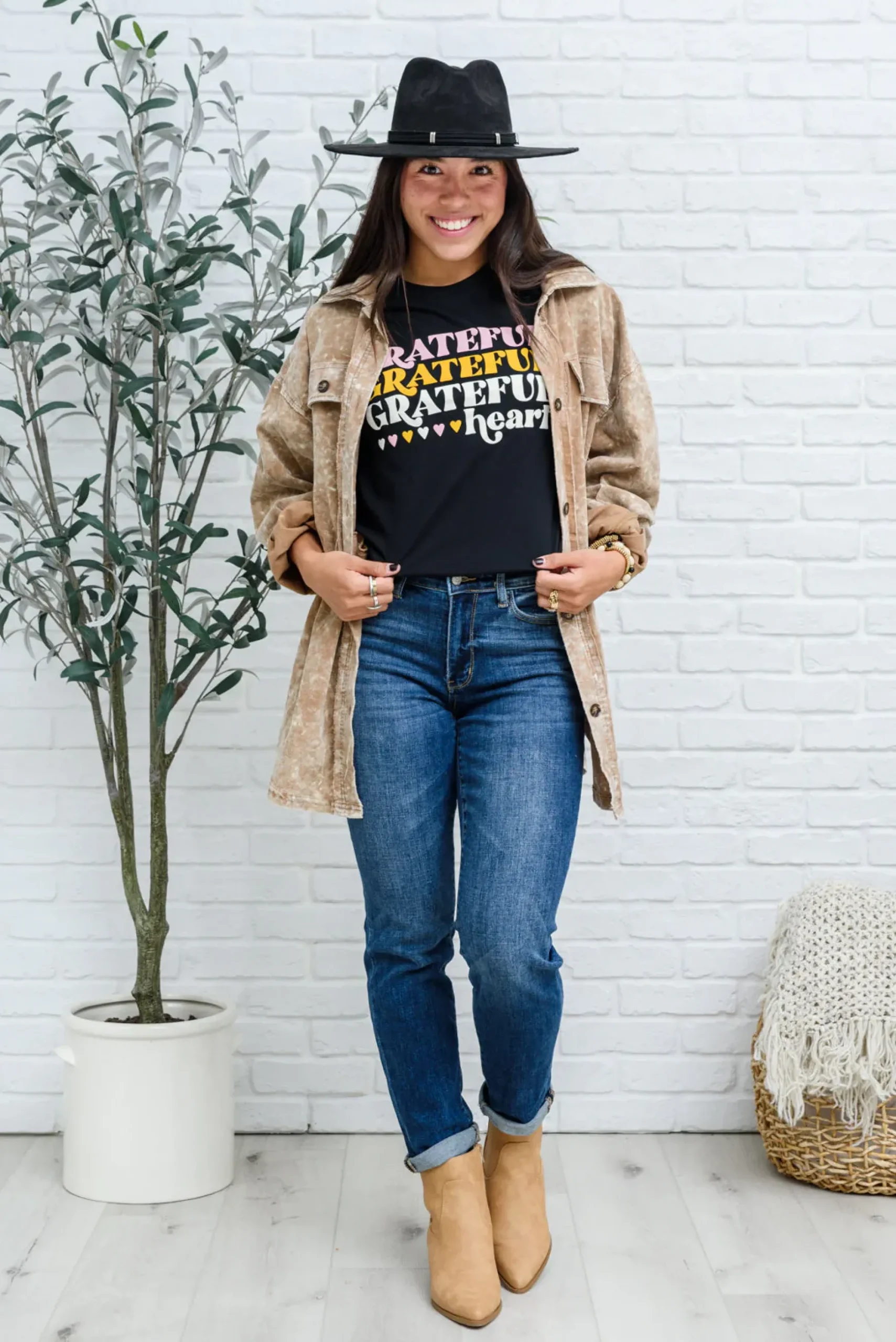 Grateful Heart Graphic T-Shirt In Black (Ships in 1-2 Weeks)