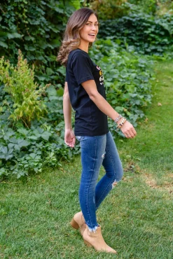 Grateful Heart Graphic T-Shirt In Black (Ships in 1-2 Weeks)