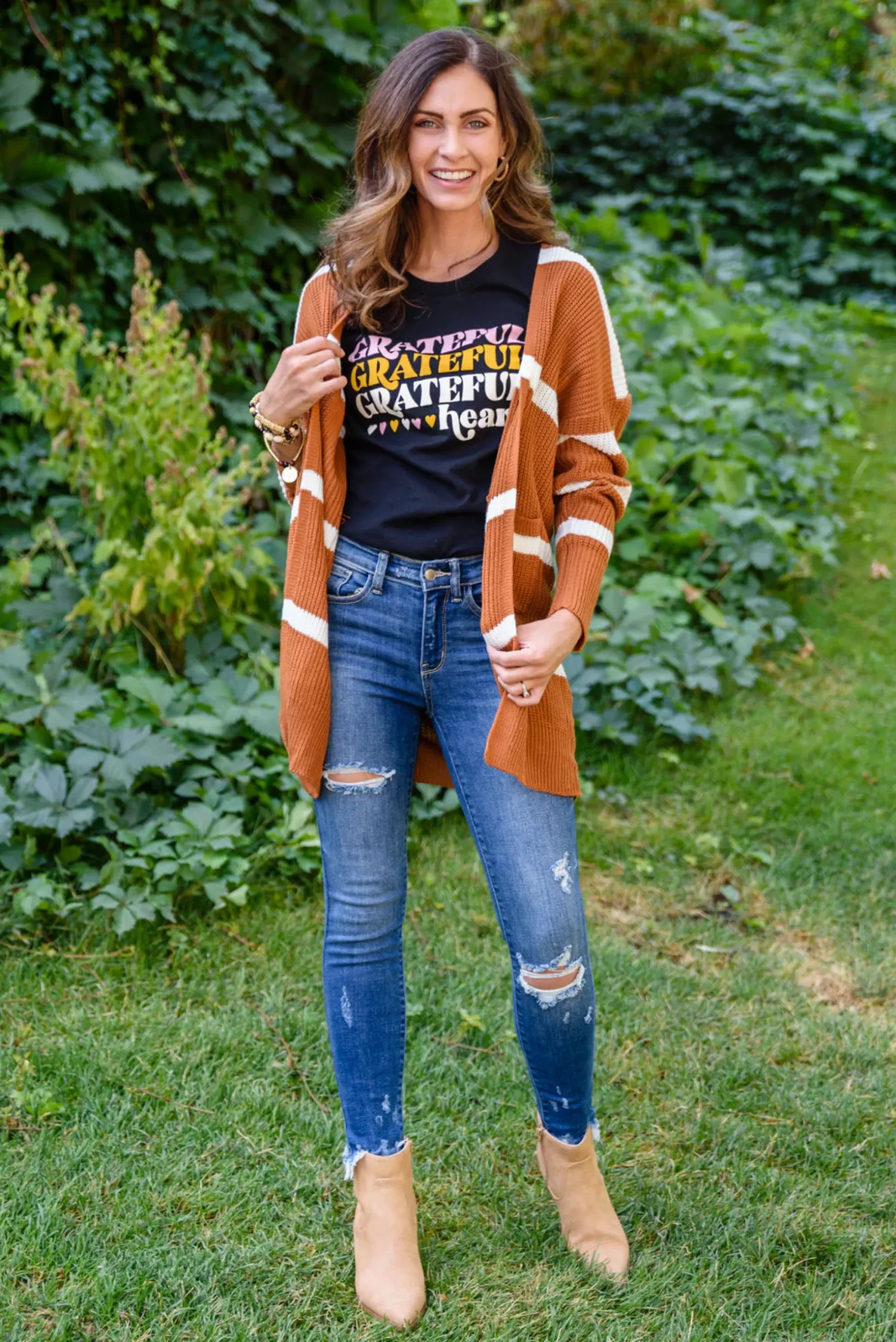 Grateful Heart Graphic T-Shirt In Black (Ships in 1-2 Weeks)