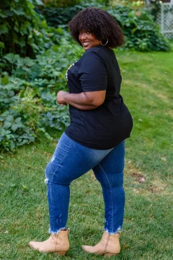 Grateful Heart Graphic T-Shirt In Black (Ships in 1-2 Weeks)