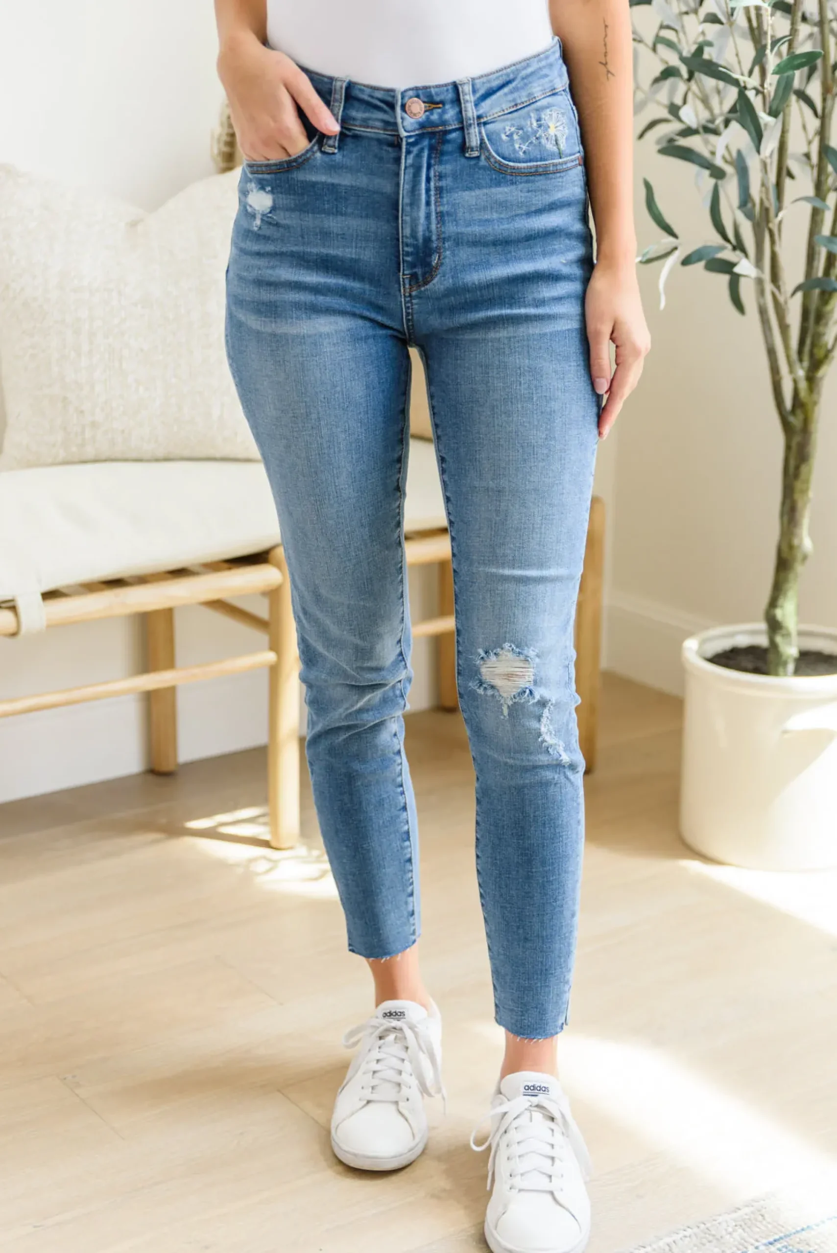 Hi-waisted Dandelion Embroidery Skinny by Judy Blue