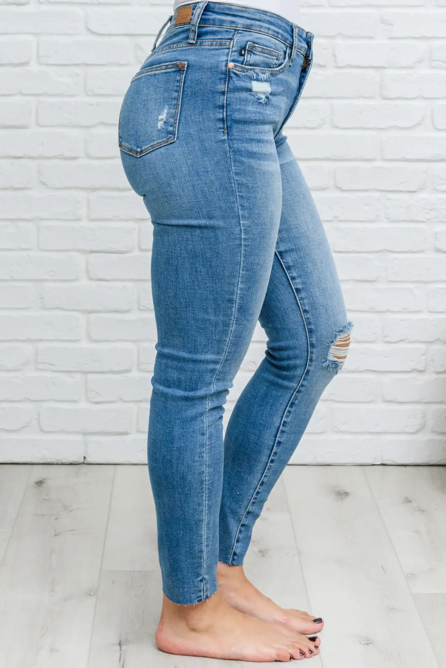 Hi-waisted Dandelion Embroidery Skinny by Judy Blue