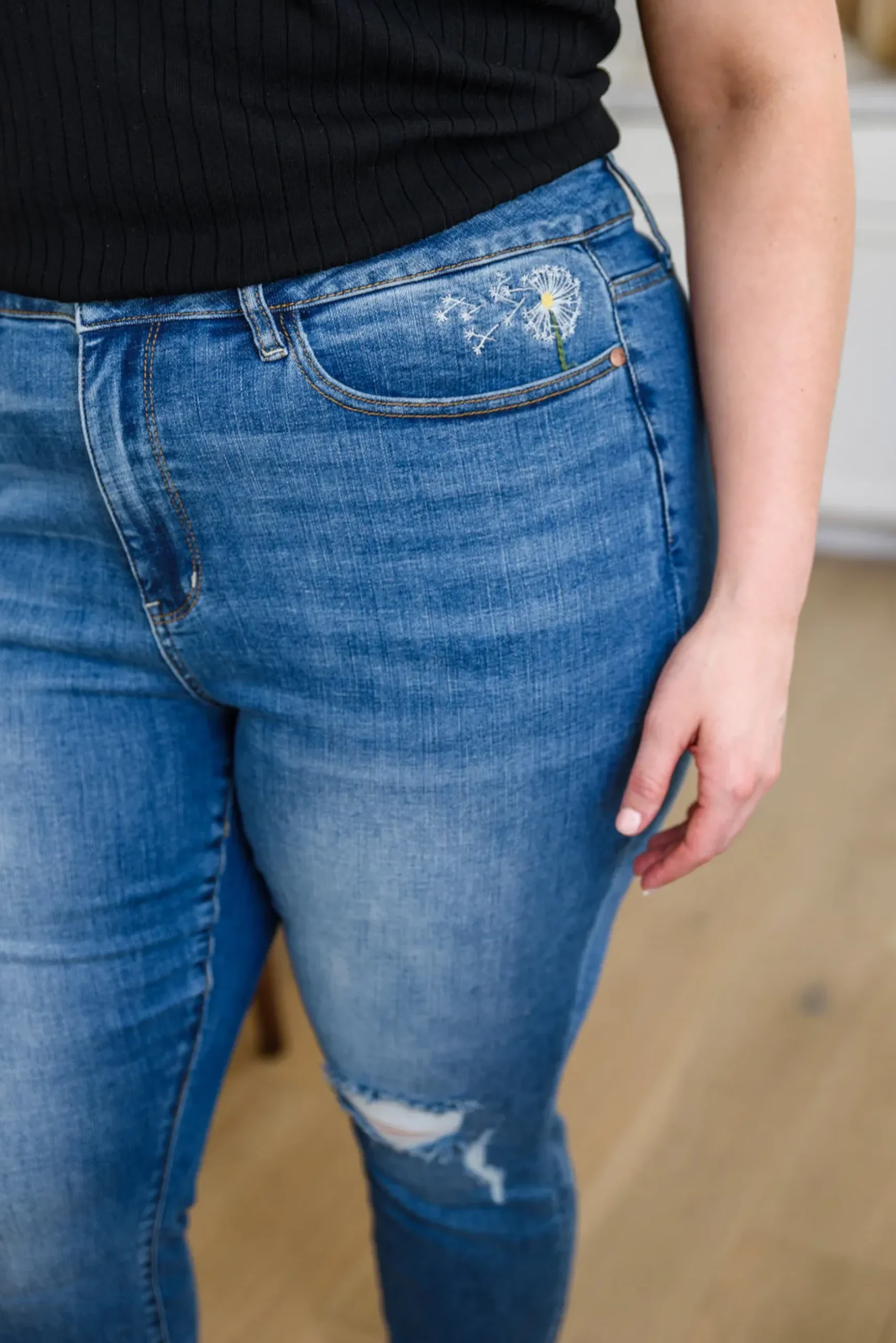 Hi-waisted Dandelion Embroidery Skinny by Judy Blue