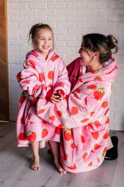 Kids Oversized Hoodie Blanket in Strawberry