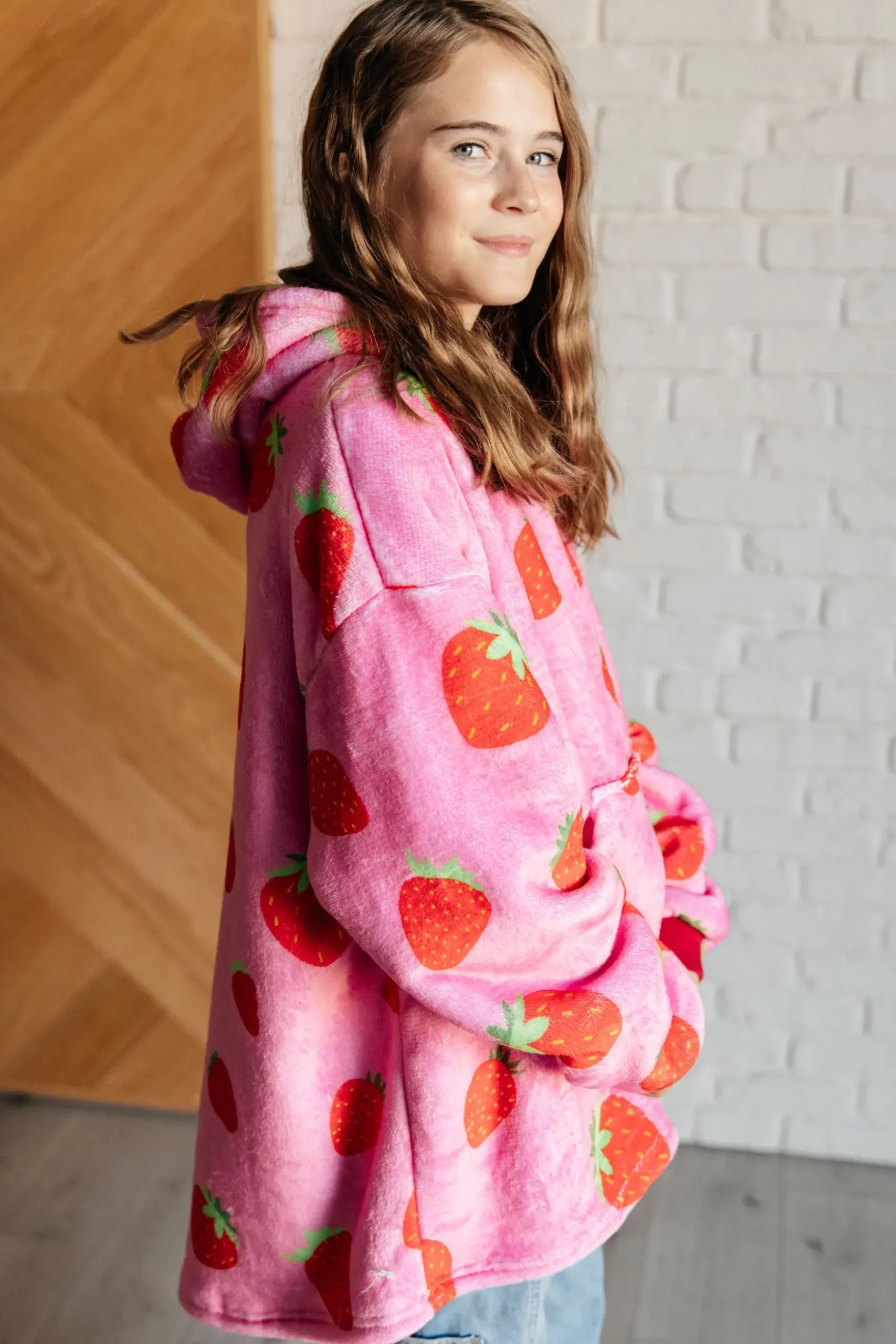 Kids Oversized Hoodie Blanket in Strawberry