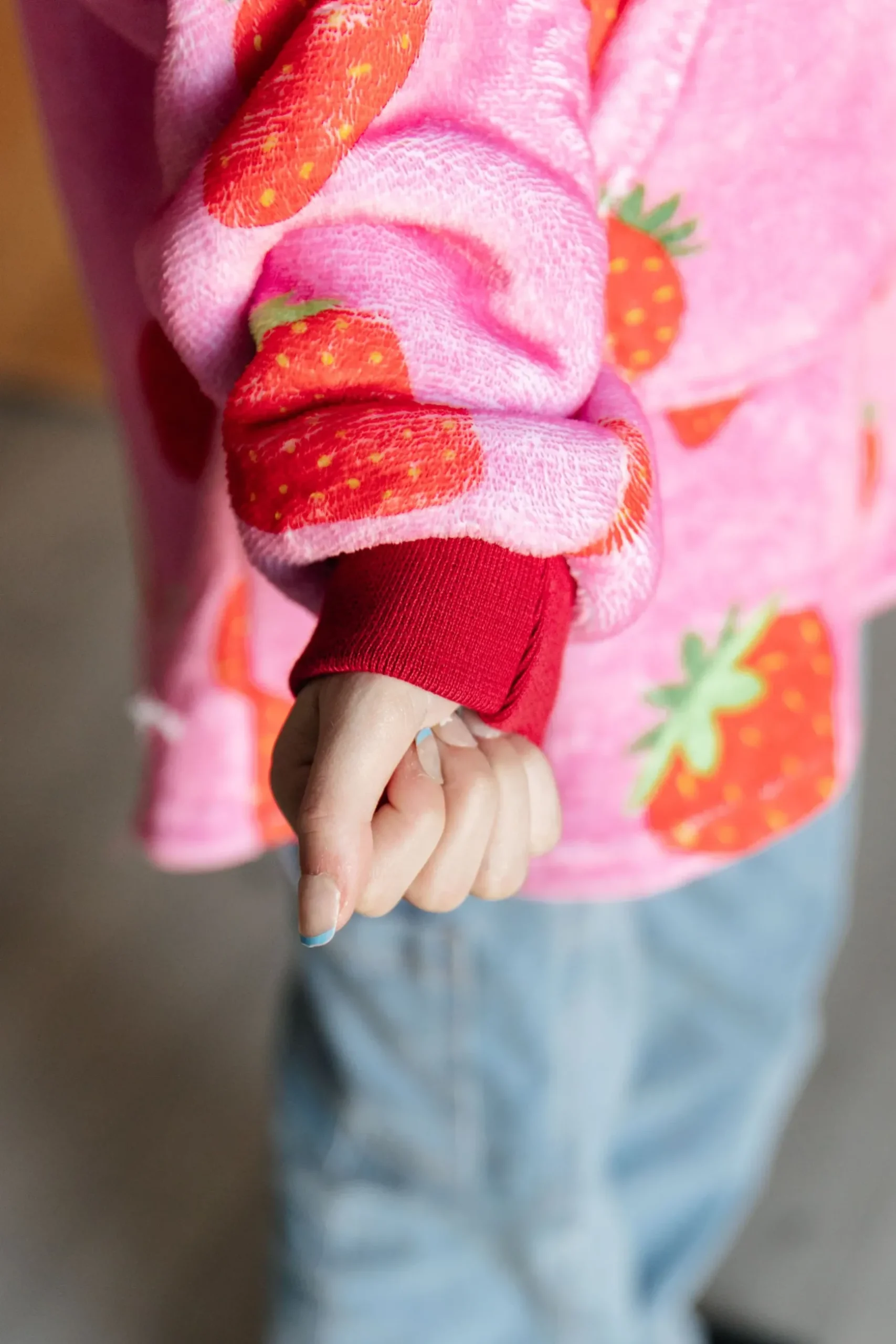 Kids Oversized Hoodie Blanket in Strawberry
