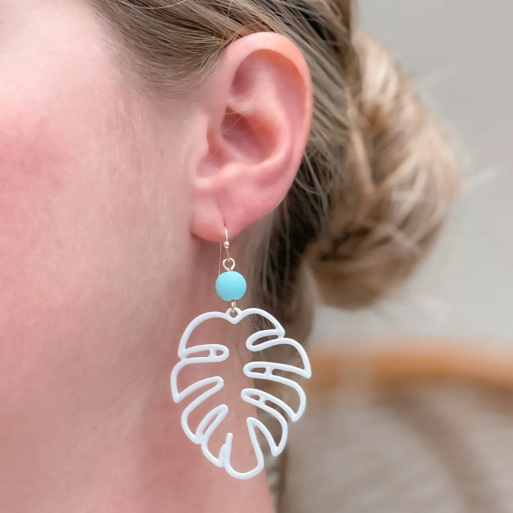 Monstera Color-Coated Outline Dangle Earrings - White