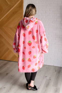 Oversized Blanket Hoodie in Strawberry