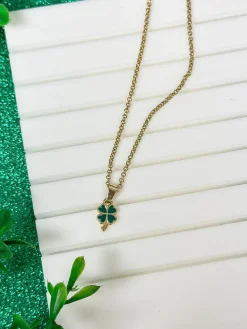 Simple Clover Pendant Necklace