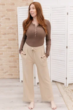 Wide Legged & Cozy Sweatpants in Sand