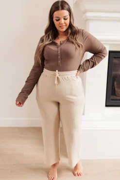 Wide Legged & Cozy Sweatpants in Sand