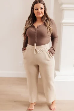 Wide Legged & Cozy Sweatpants in Sand